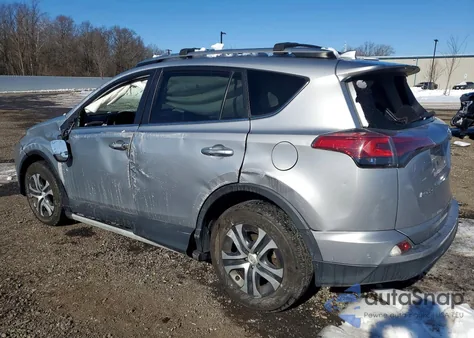2017 Toyota Rav4 Le z USA, uszkodzony, nr VIN 2T3BFREV2HW608643